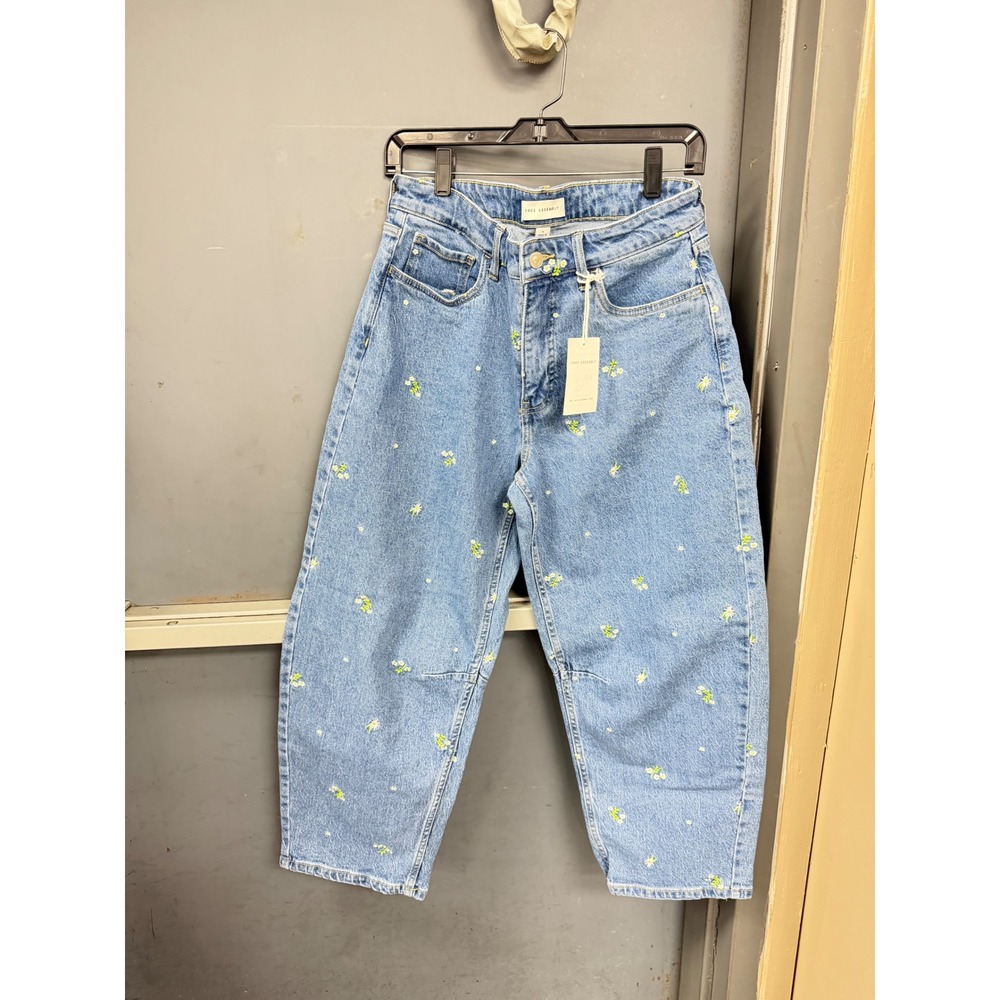Free Assembly Womens Floral Embroidered Barrel Jeans Light Wash Blue Size 4 NWT